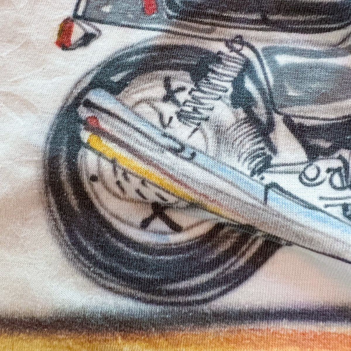Vintage Suzuki raglan tee sleeve detail showing airbrushed artwork