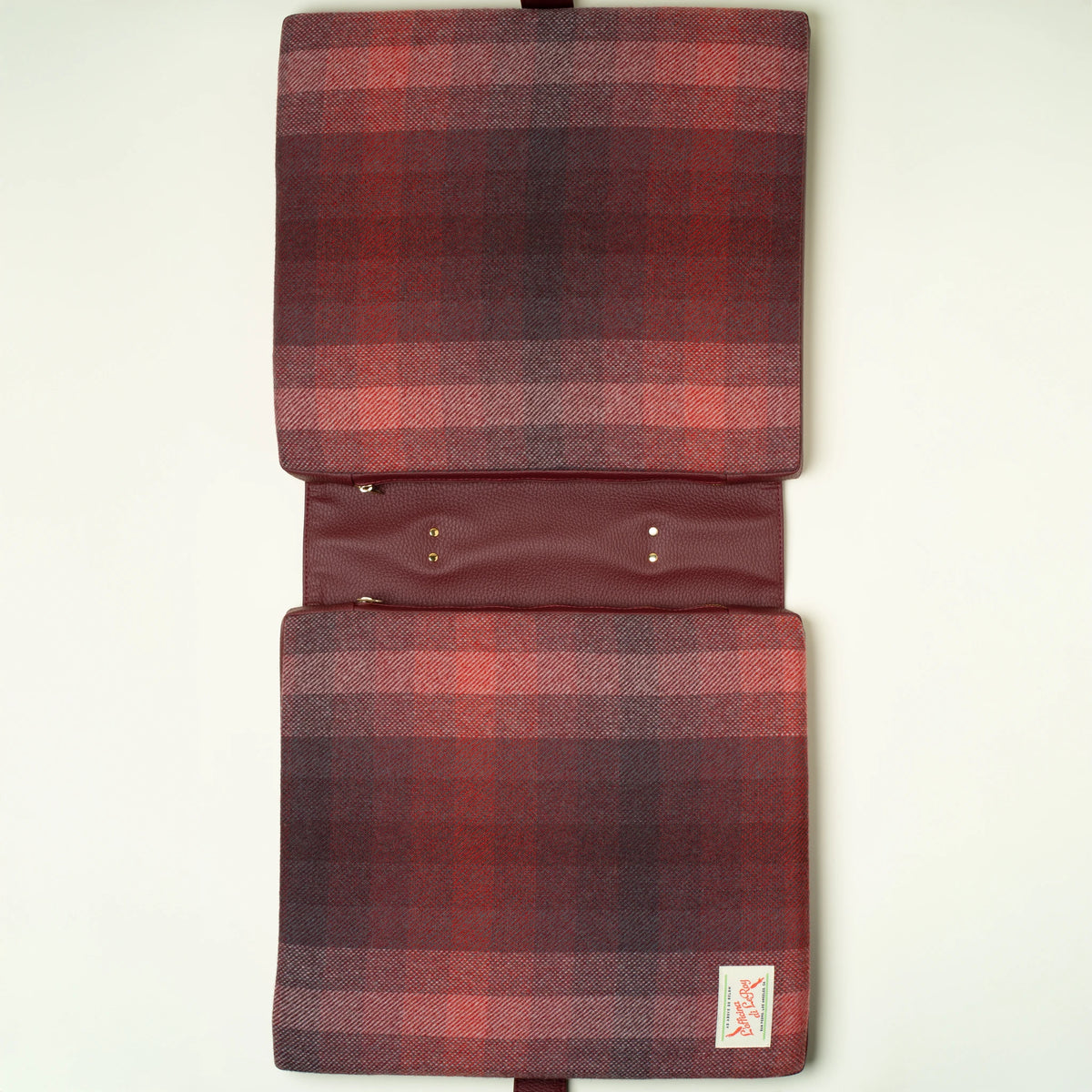 Studio Check tailgate cushion reverse side on a beige background