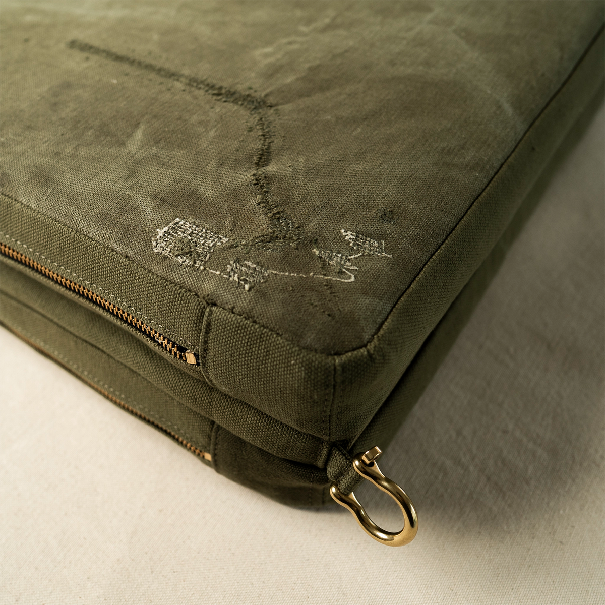 L'officina x Stray Dog Classics RRC Tailgate Cushion