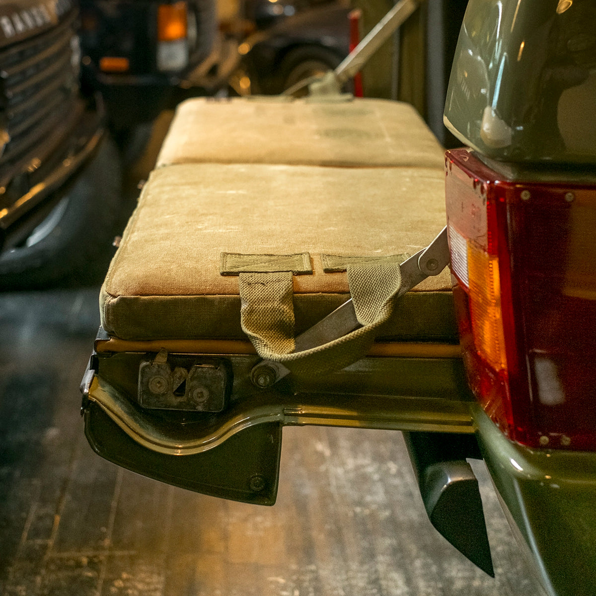 L'officina x Stray Dog Classics RRC Tailgate Cushion