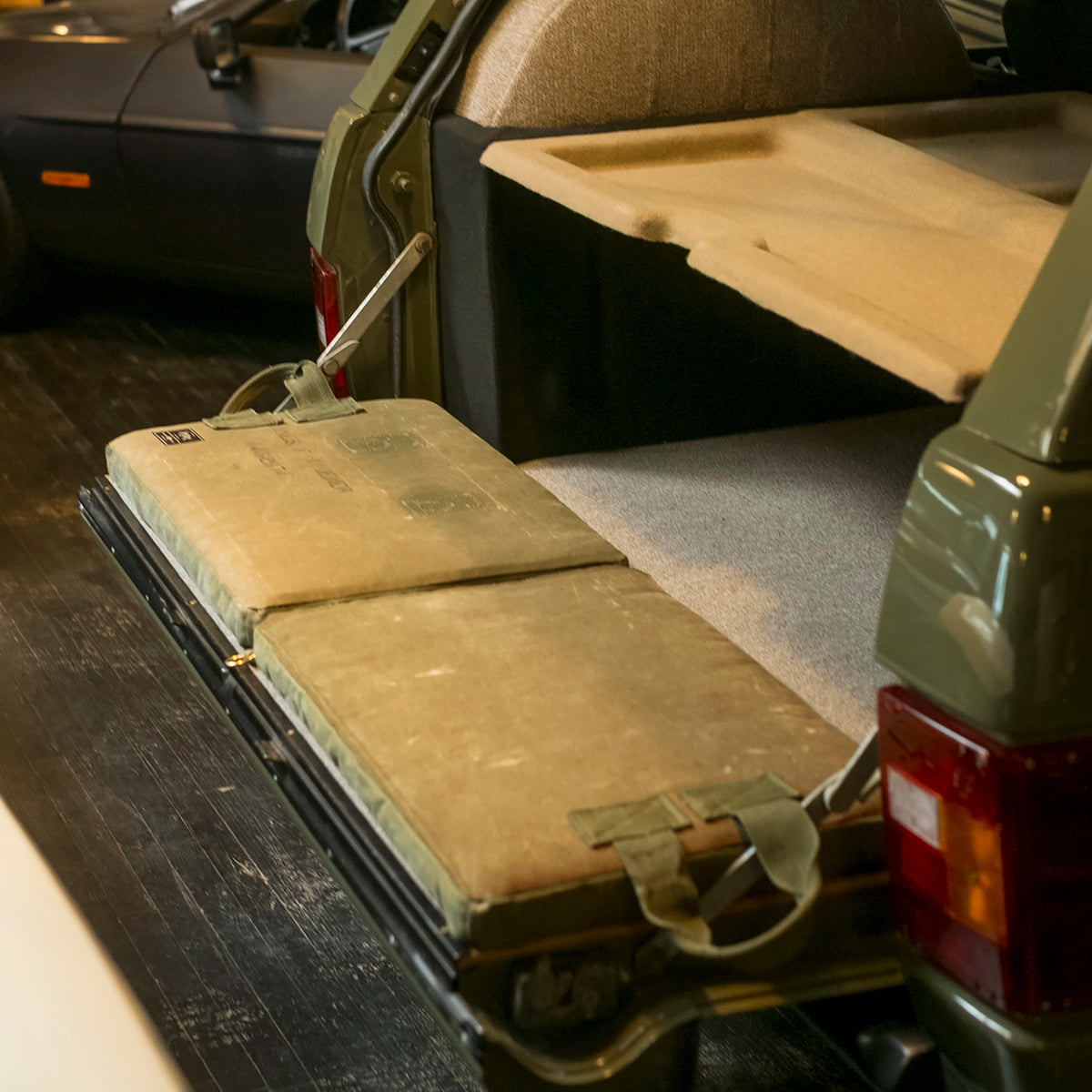 L'officina x Stray Dog Classics RRC Tailgate Cushion
